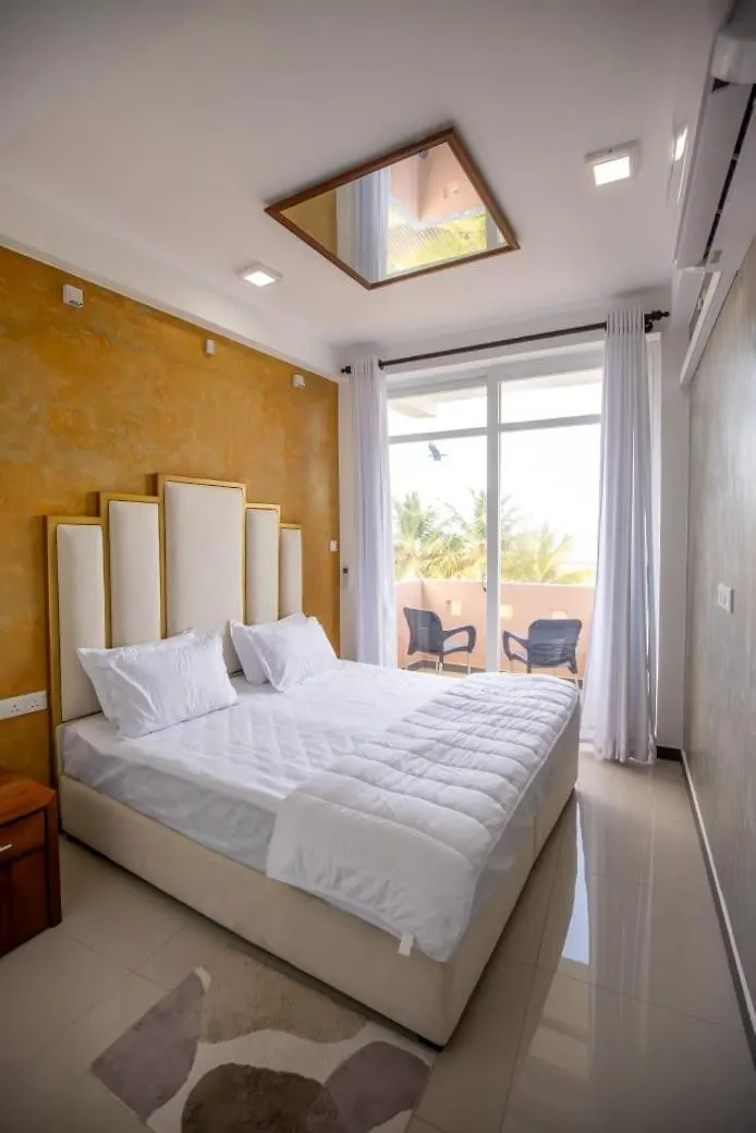 Airport Transit Hotel Negombo 3*,